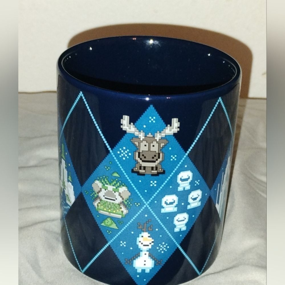 Disney Frozen ceramic coffee mug with a cross-stitch design. Collectors Edition. - Picture 2 of 3
